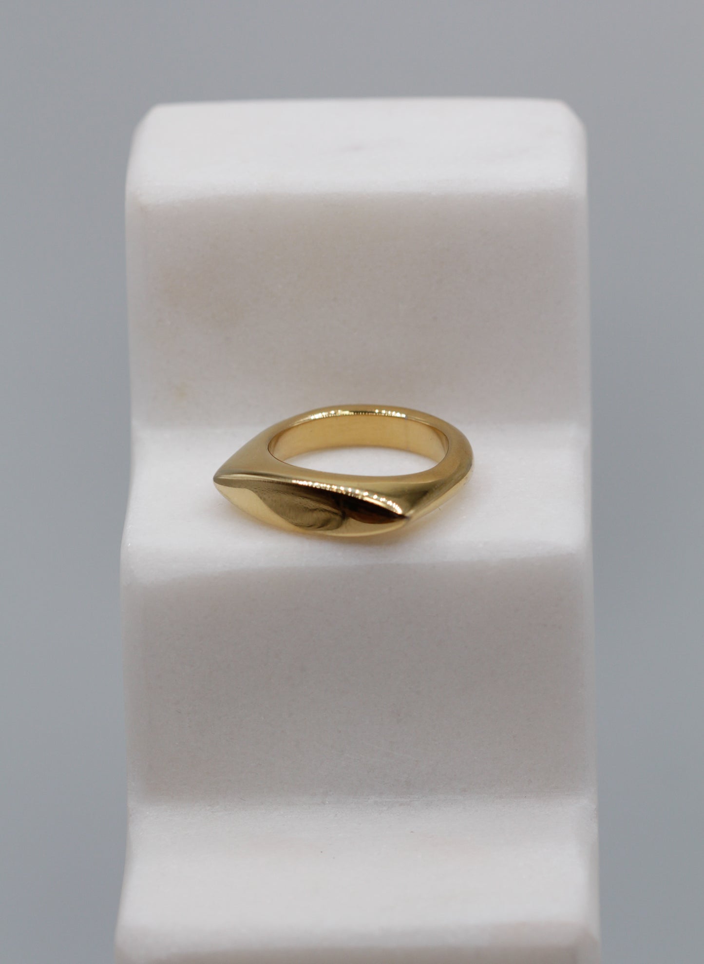 The Meryl Signet